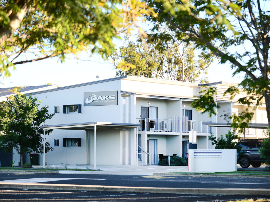 米德尔芒特盛橡套房酒店主图