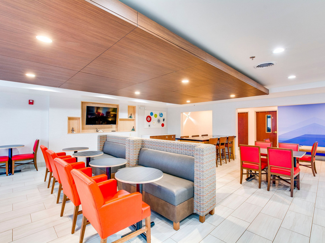 Holiday Inn Express Vincennes By IHG主图