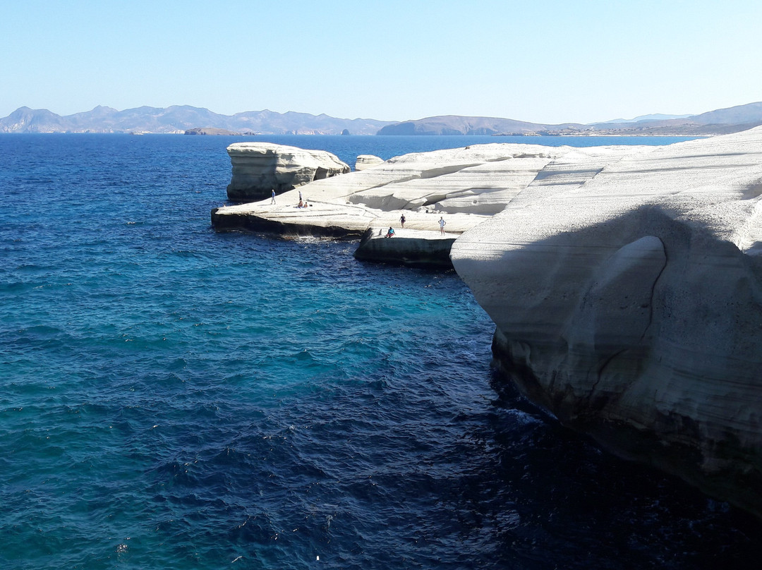 Sarakiniko Beach景点图片