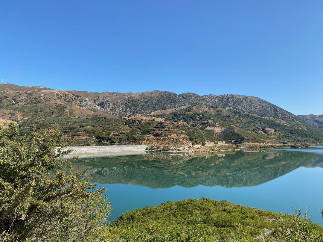 Potami Dam Lake景点图片