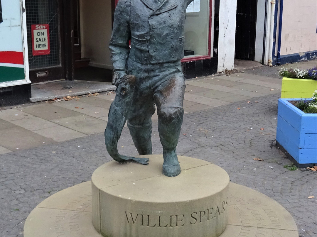 Willy Spears Statue-Eyemouth必去景点