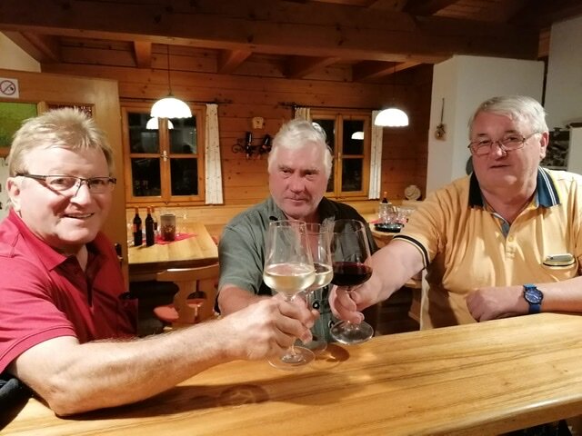 Weingut & Buschenschank Pölzl-官方