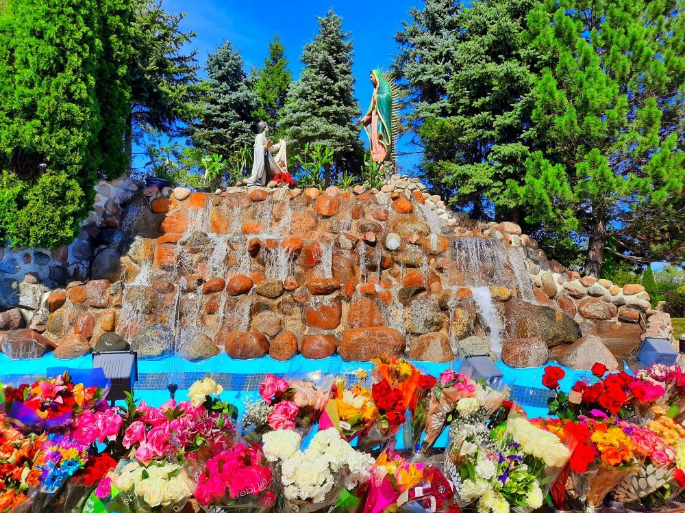 Shrine of Our Lady of Guadalupe-德斯普兰斯必去景点