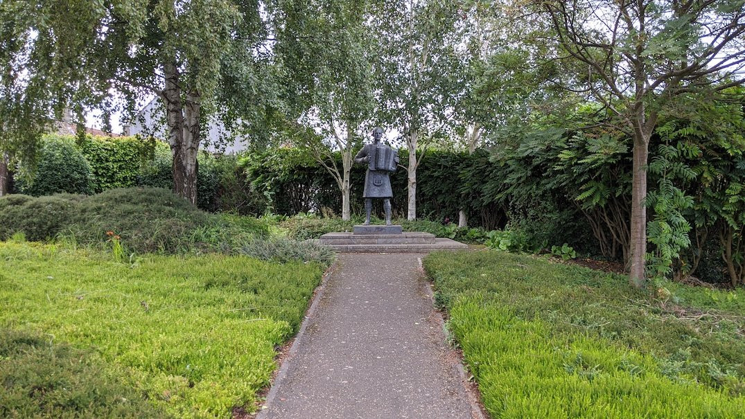 Jimmy Shand Statue-Auchtermuchty必去景点