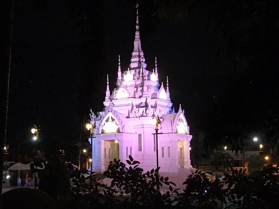 Surat Thani City Pillar Shrine景点图片