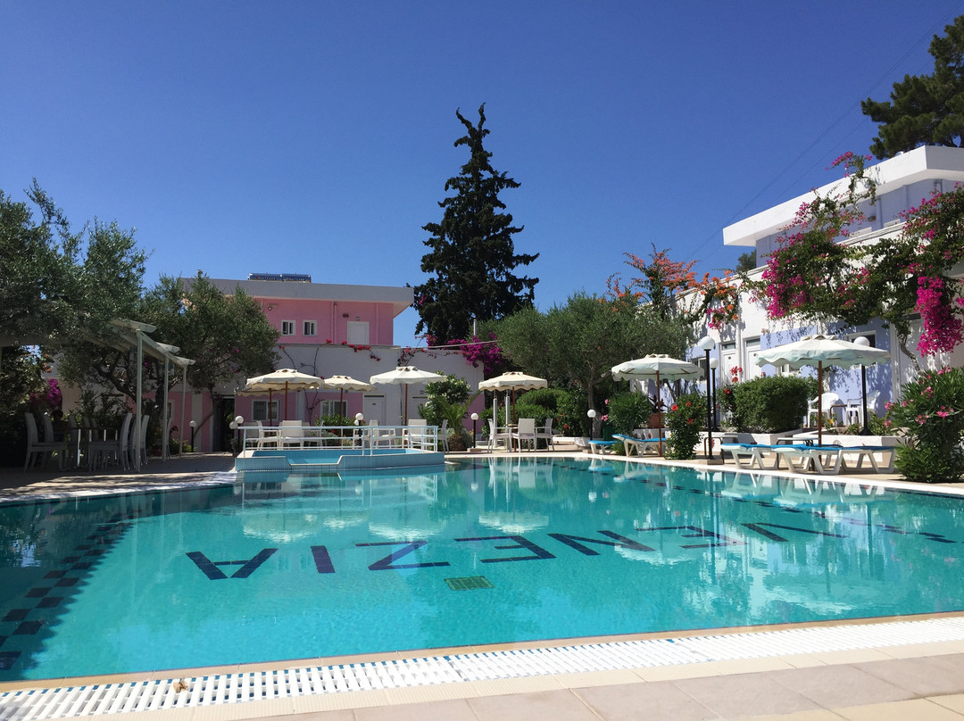 Venezia Hotel Bungalows主图