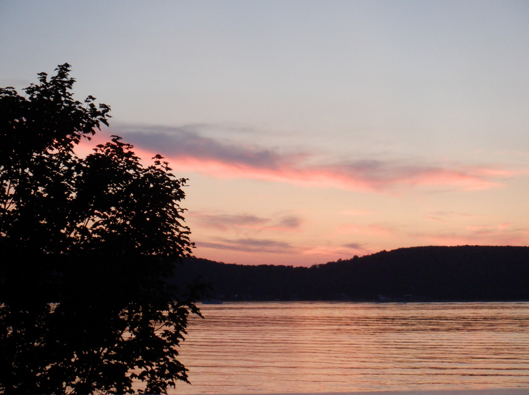 Beach Inn Motel On Munising Bay主图