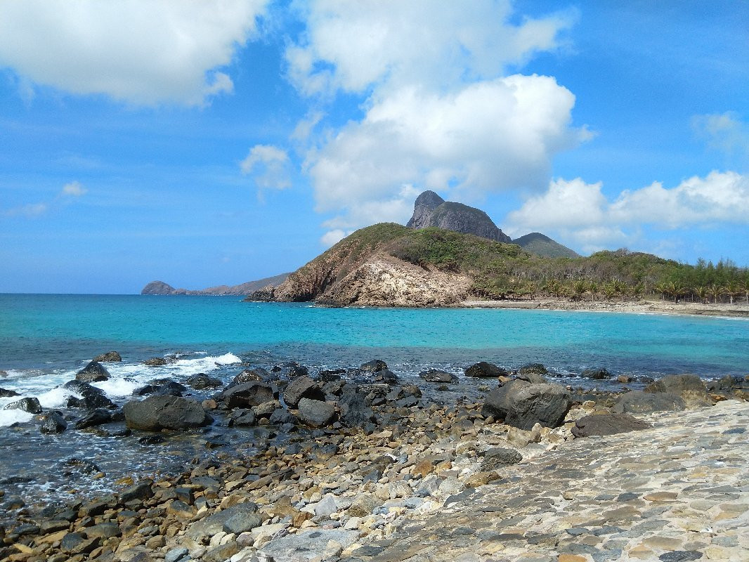 Bai Nhat Beach-昆山岛必去景点