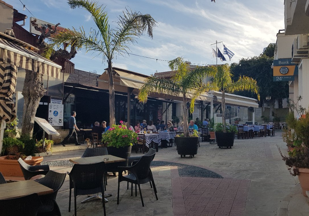 Pissouri Village Square-皮索里必去景点