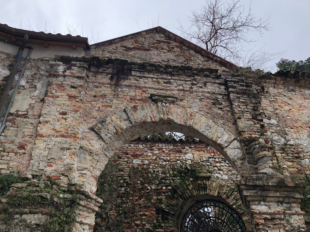 Palazzo Popaite Torriani Policreti-波代诺内必去景点