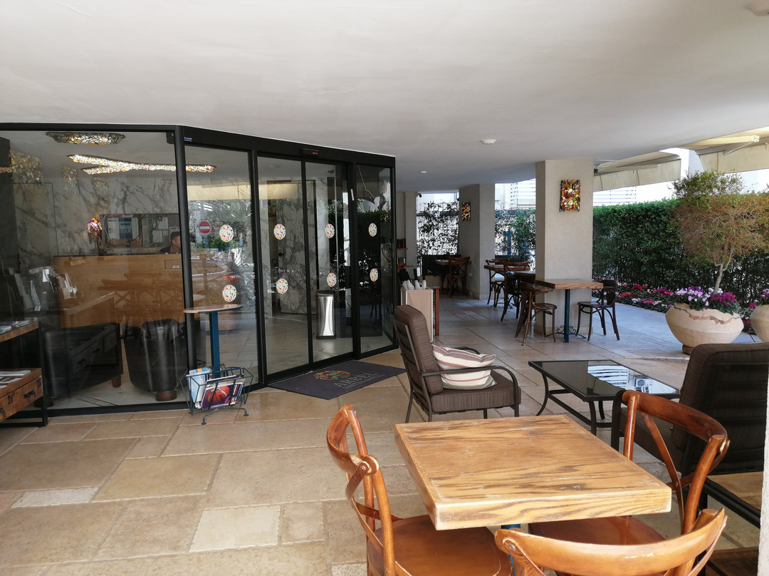 阿尔贝斯套房酒店主图