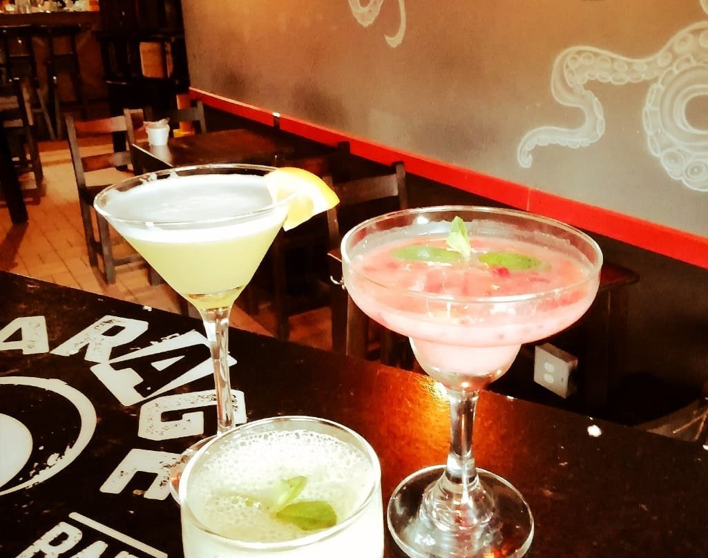 Garage Drinks Bar景点图片