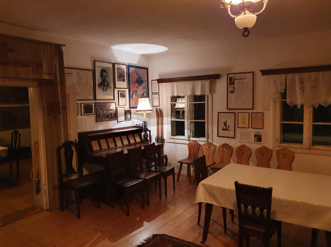 Dwor w Lopusznej-Lopuszna必去景点