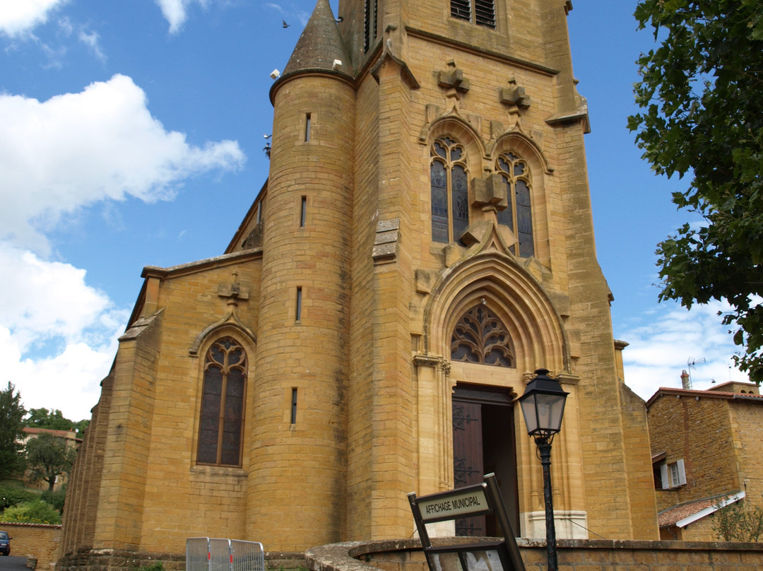 Eglise Saint Vincent des Pierres Dorees景点图片