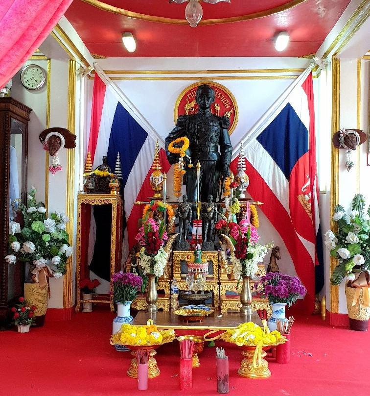 Somdet Kromluang Chumphon Shrine景点图片