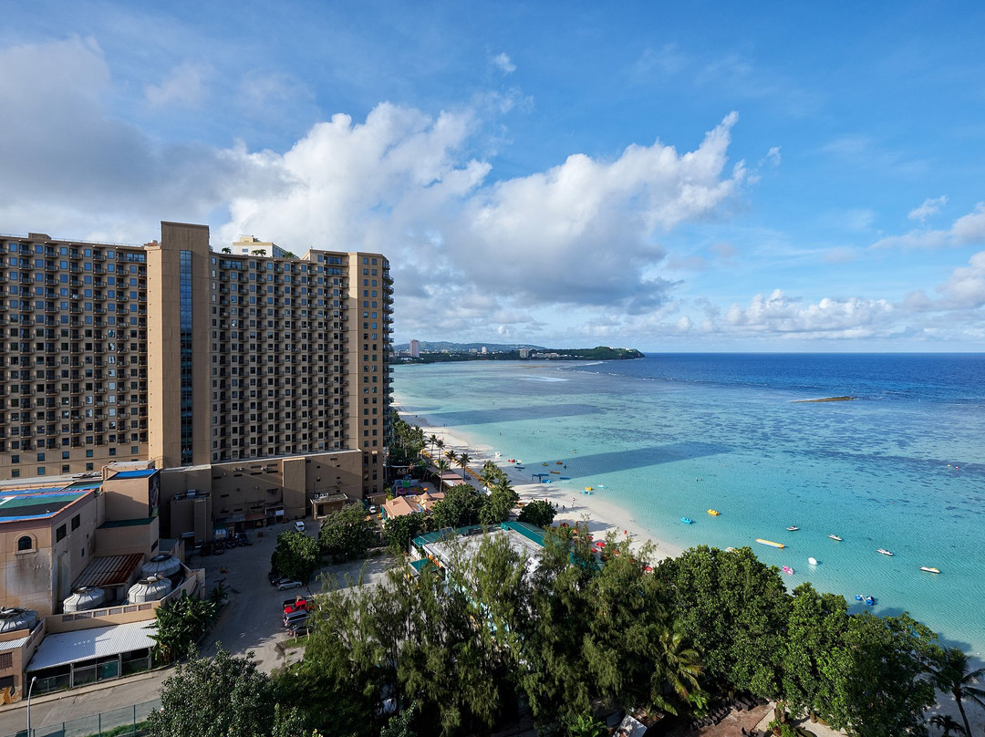 关岛珊瑚礁和橄榄温泉度假酒店主图