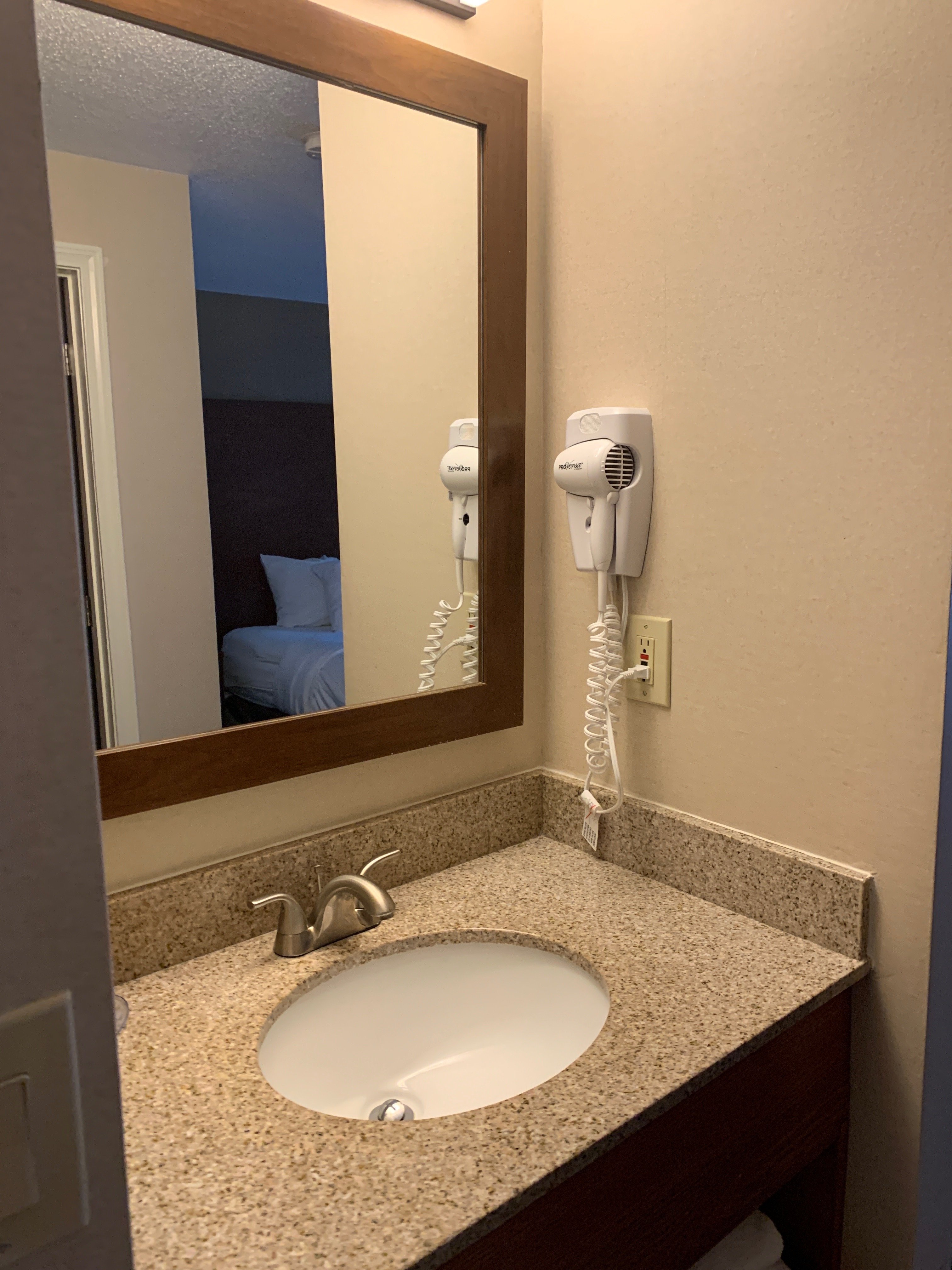 机场凯富酒店-浴室