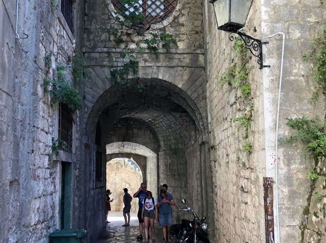 Gurdich Gate-科托尔必去景点