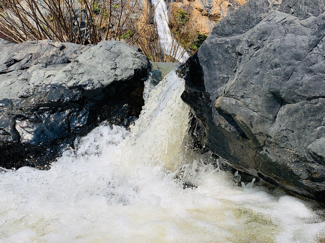 Hirni Water Falls景点图片