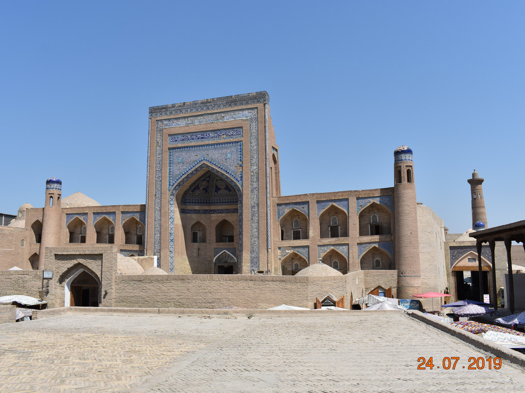 Alla Kuki Khan Madrasah景点图片