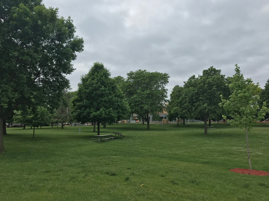 Minnesota Square Park景点图片