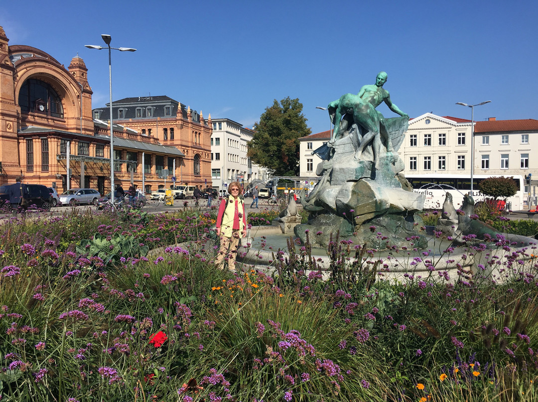 Brunnen "Rettung aus Seenot"-什未林必去景点