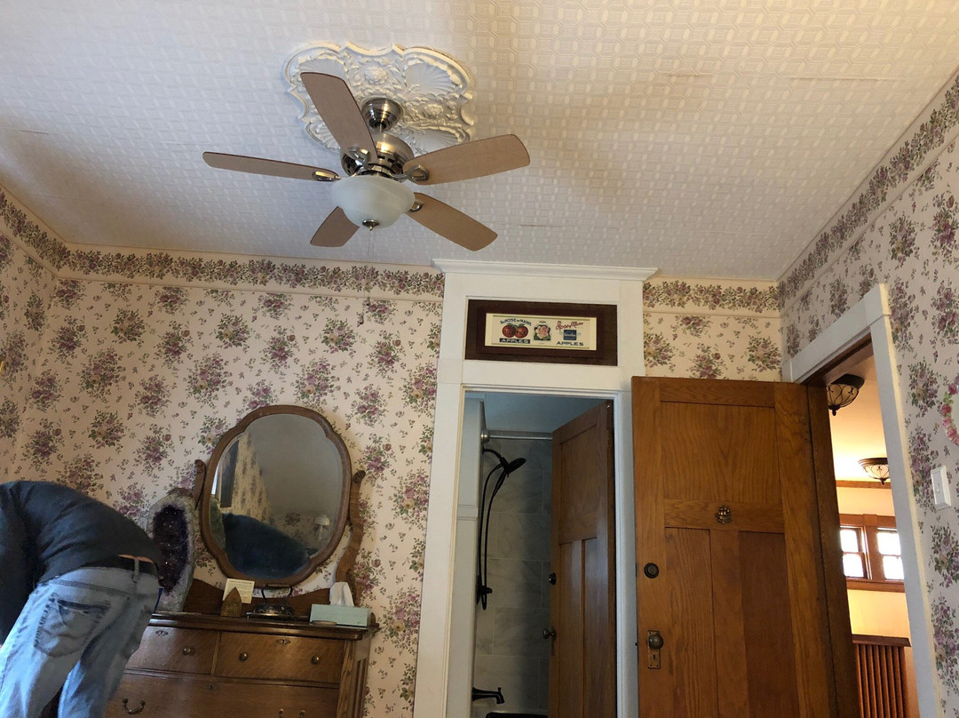 Old Iron Inn Bed and Breakfast主图