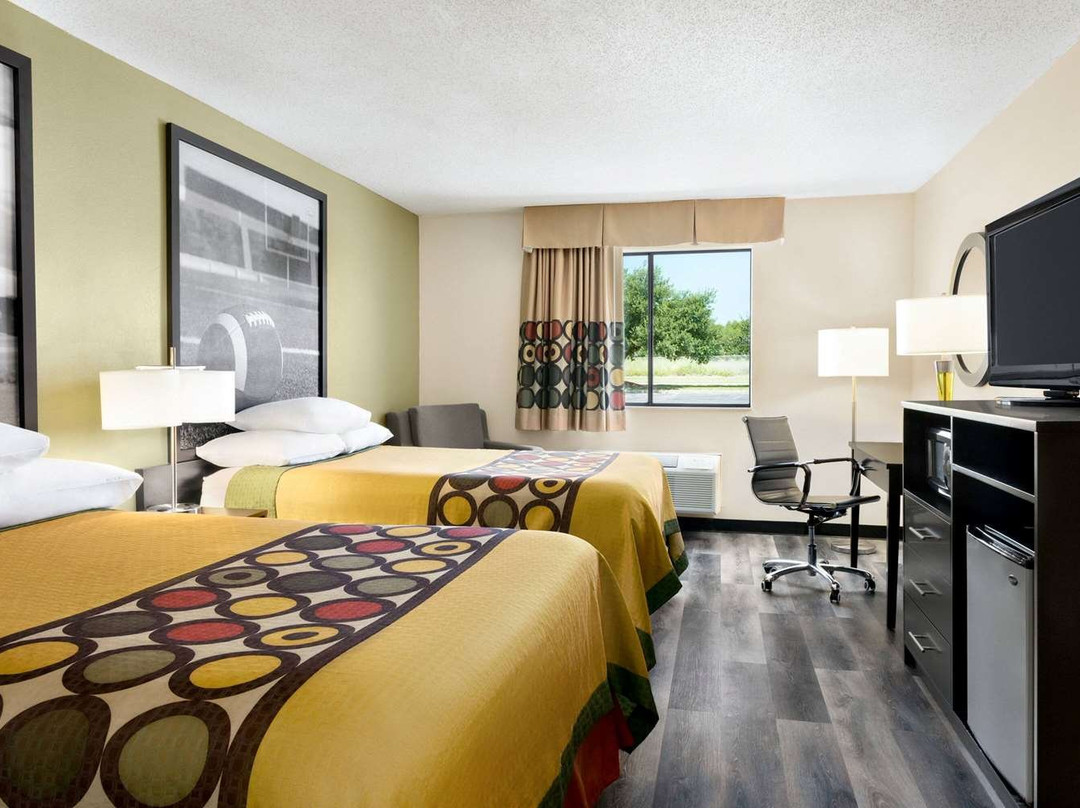 Super 8 by Wyndham Clinton主图