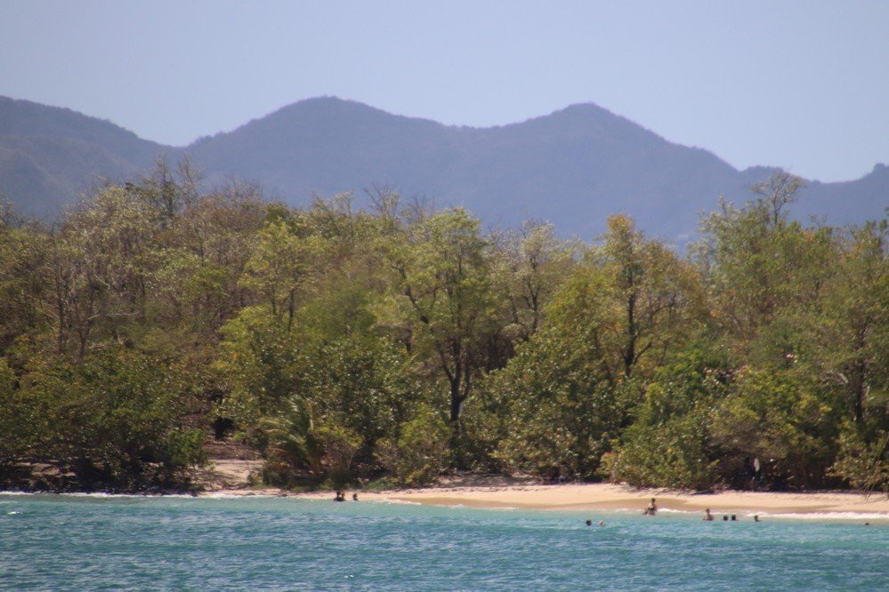 Anse Mabouya-圣吕斯必去景点