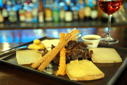 Gigifioggos "Bistronomy & Wine Bar"