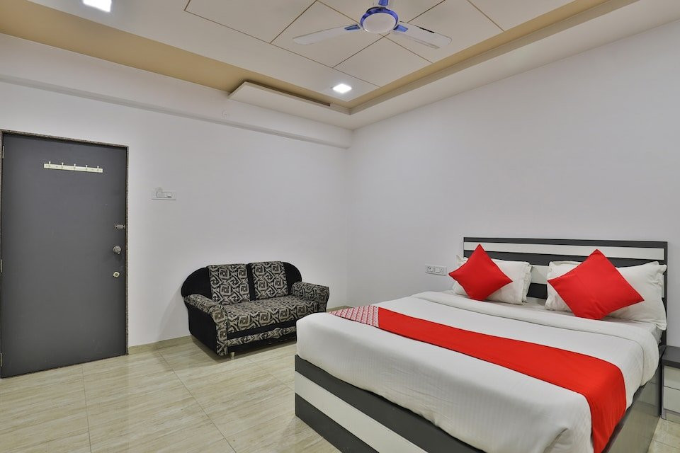 OYO 29155 Village Hotel主图
