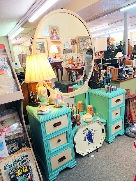 Antiques and Collectibles Marketplace景点图片