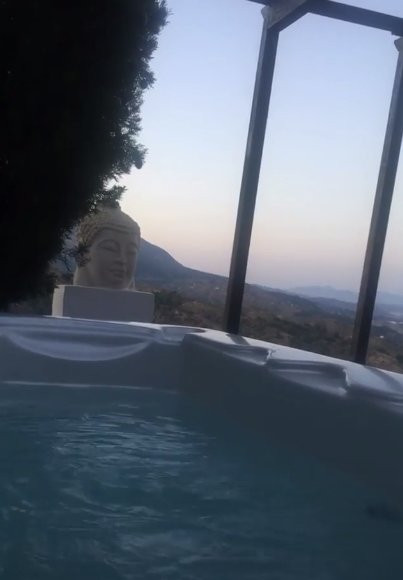 瑟罗德伊哈尔酒店主图