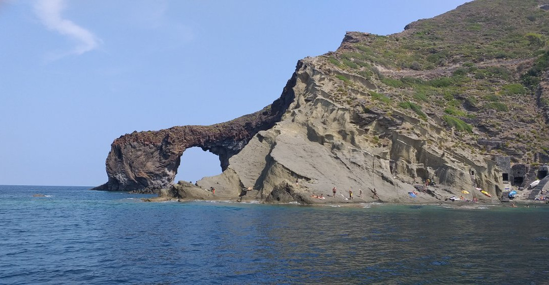 Arco Naturale DI Punta Perciato景点图片