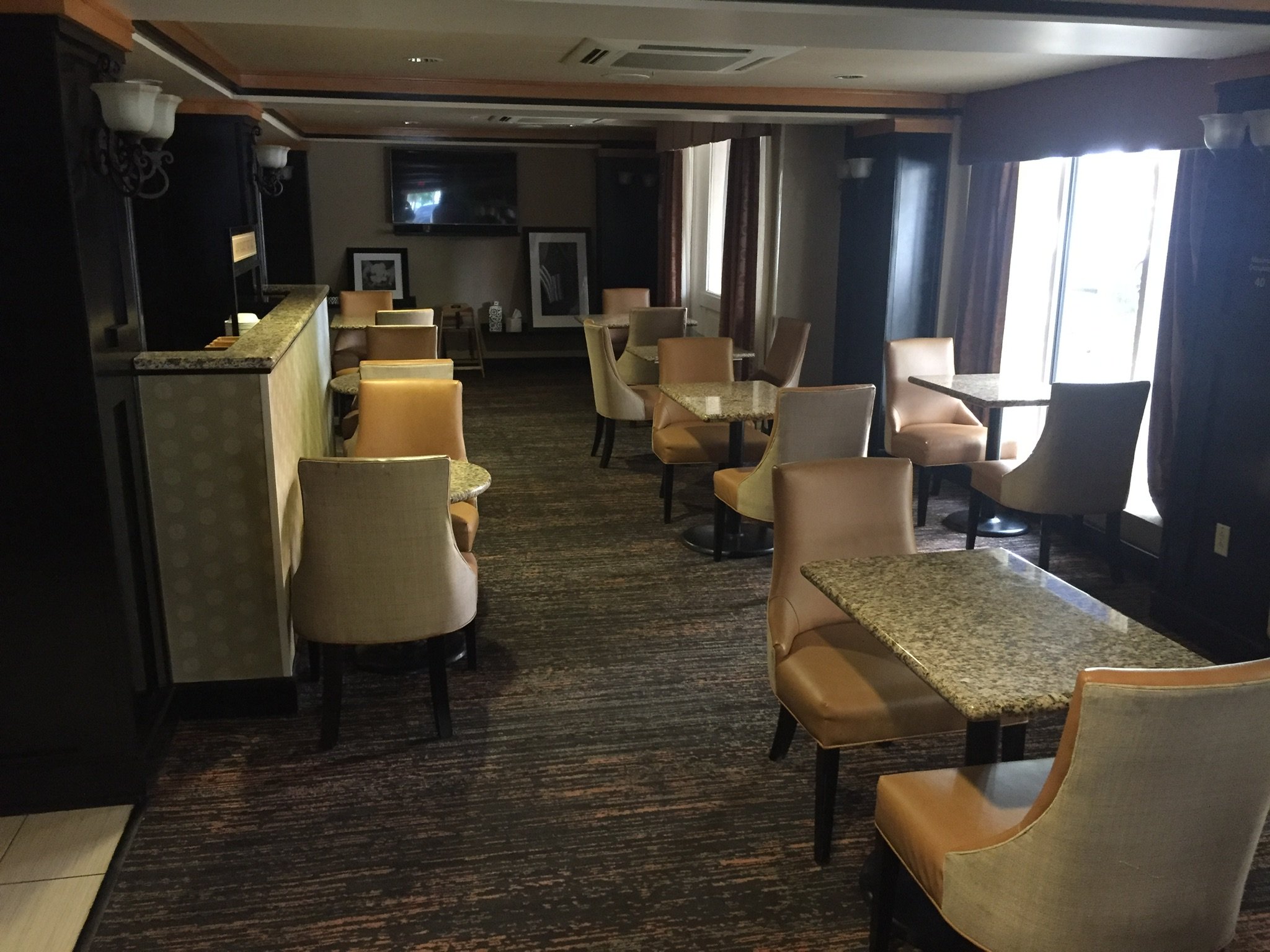 Hampton Inn & Suites Montgomery-Downtown-餐饮