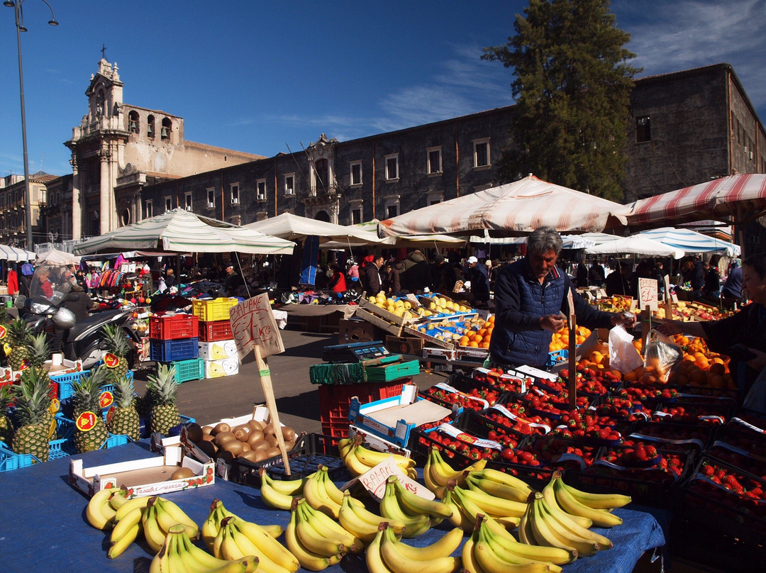 Market Fera O’Luni景点图片
