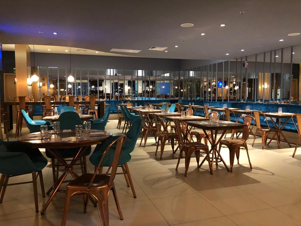 宜必思尚品库里提巴机场主图