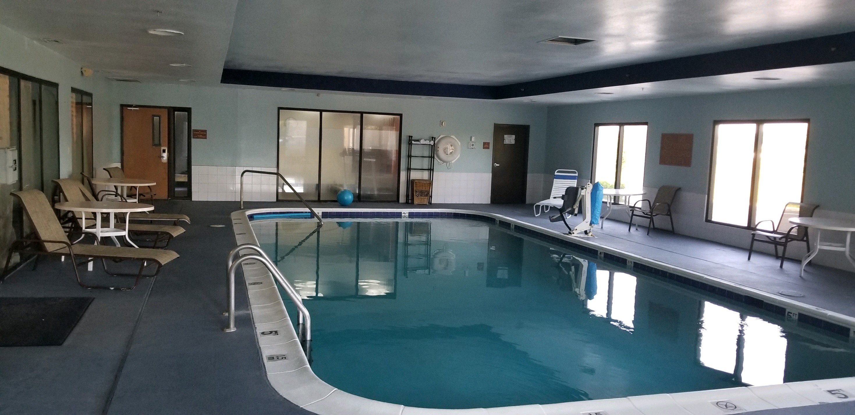 Hampton Inn Dublin-泳池