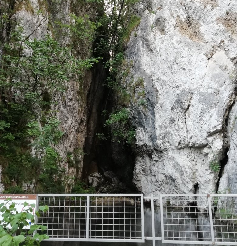 Iglica Waterfall景点图片