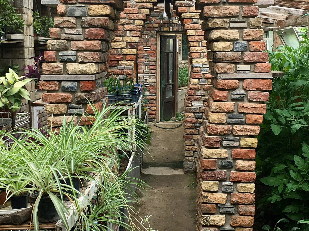 Buggyeg Brick Gallery景点图片