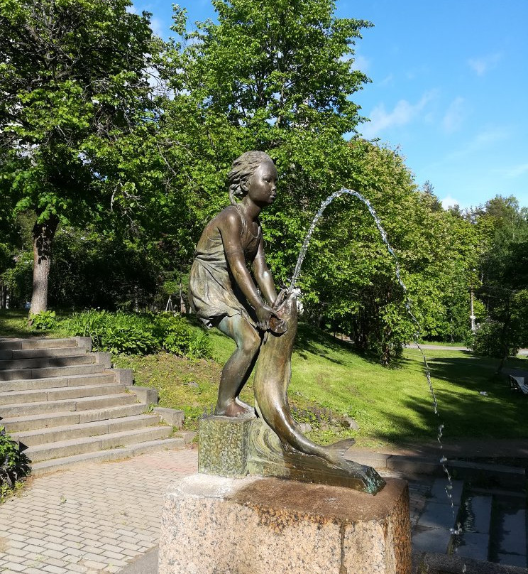 Fountain the Girl Ude With Fish-泽列诺戈尔斯克必去景点