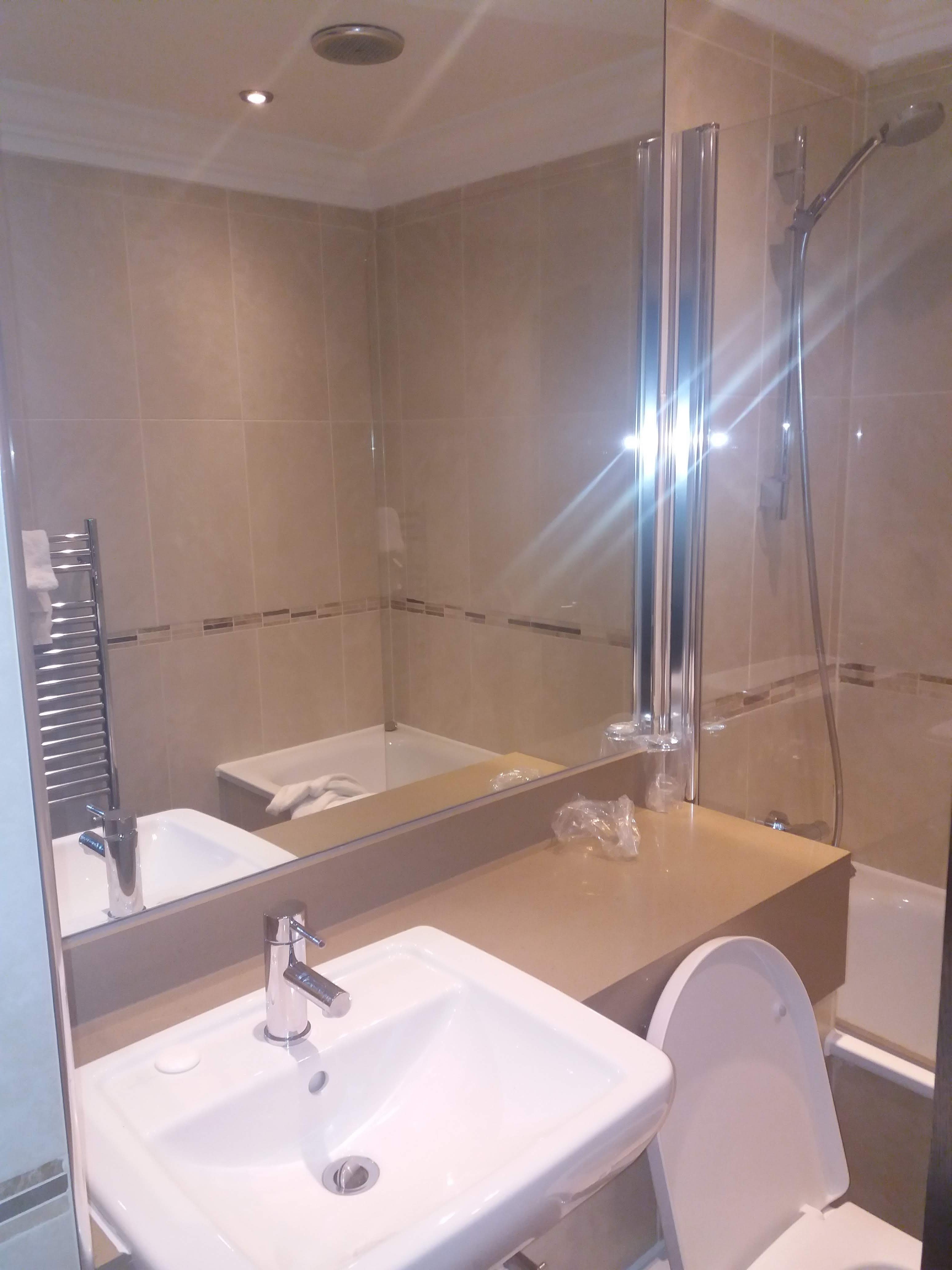 Dumfries Arms Hotel-浴室