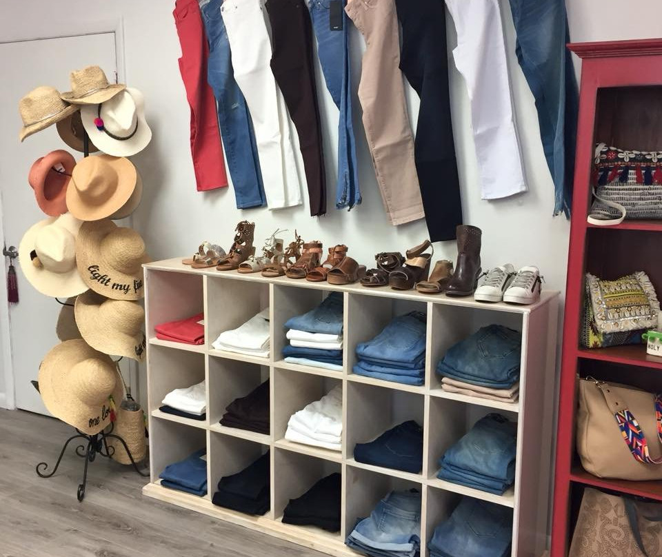 Wild Lily Boutique景点图片