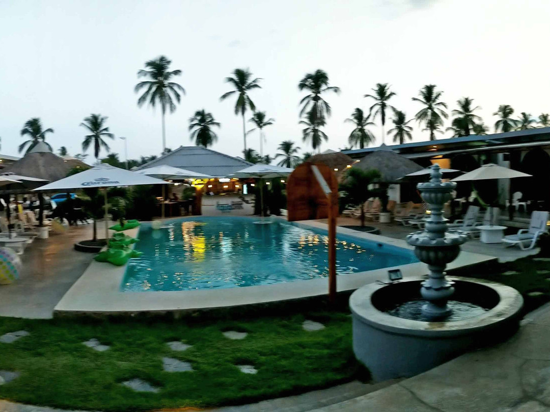 Show Pony Beach Resort主图