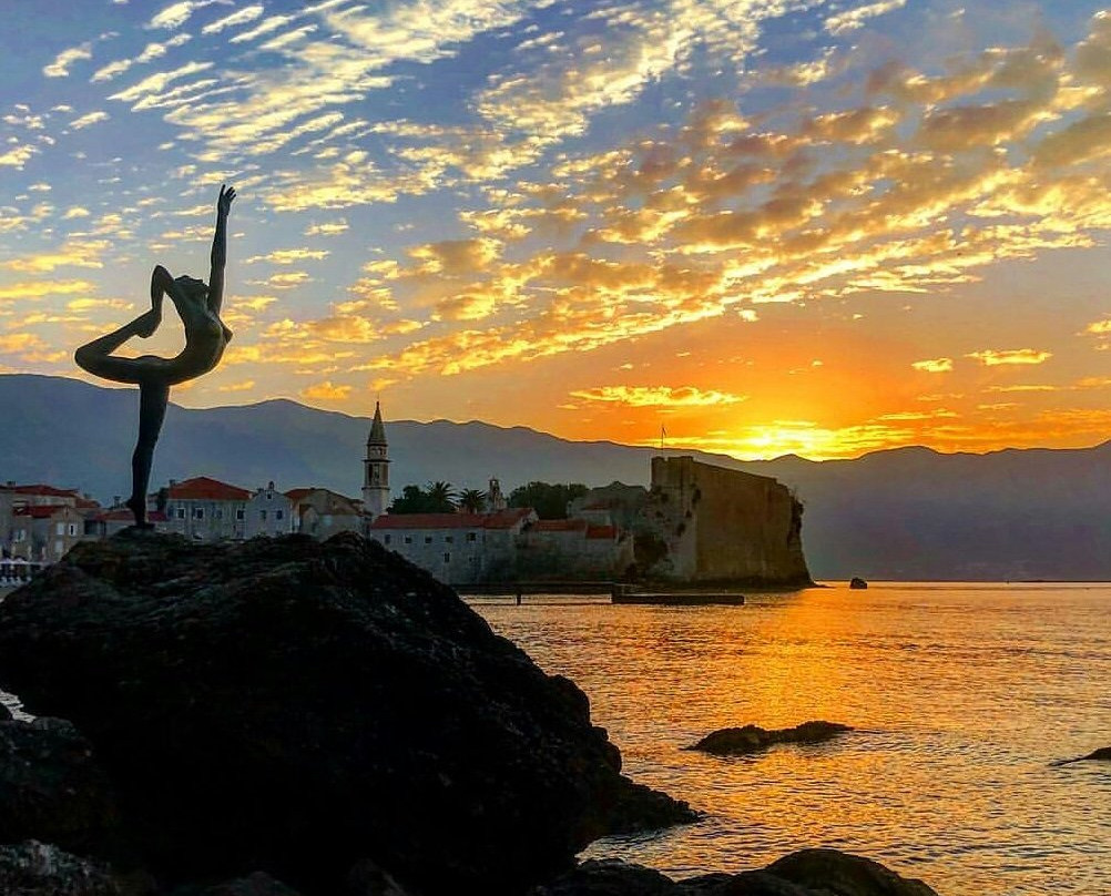 Lotus Alba Apartments主图