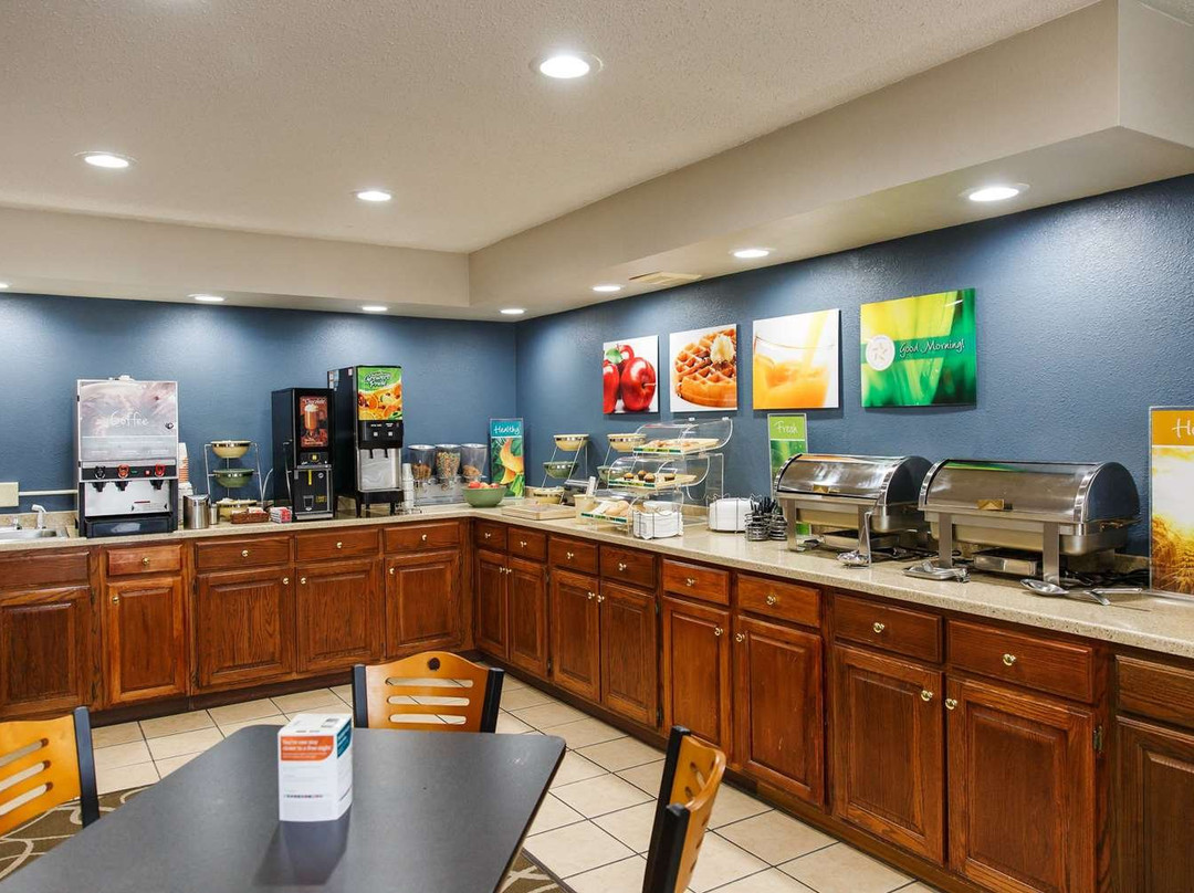 Quality Inn Burlington near Hwy 34主图