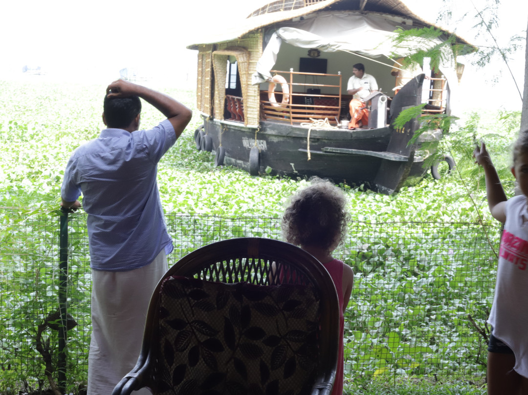 Lovedale Lakeside Homestay主图