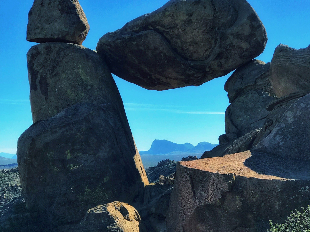 The Balanced Rock景点图片