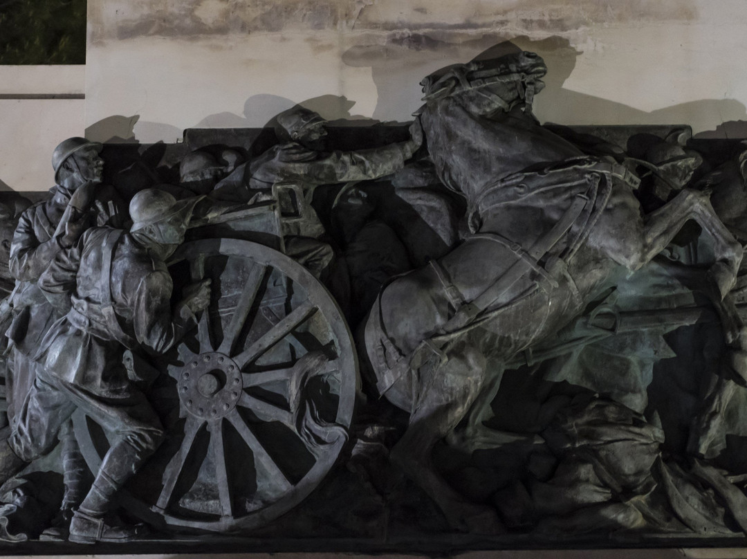 Monumento ai Caduti-莫尔费塔必去景点