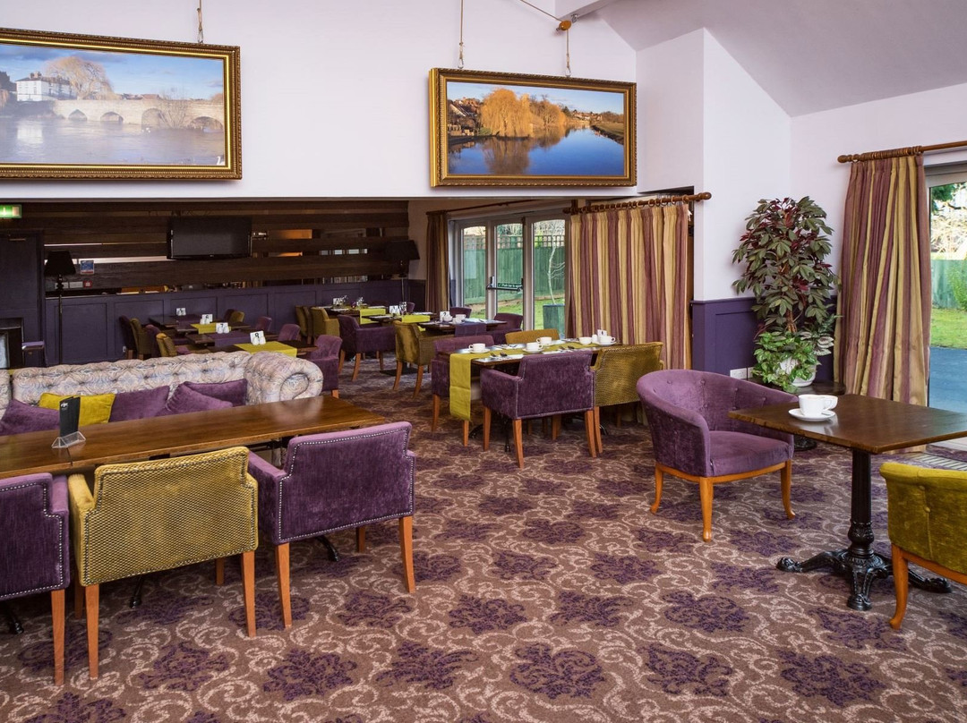 Henley Hotel主图